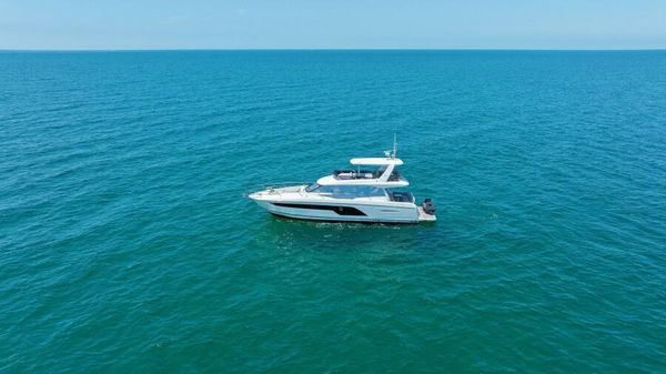 Prestige 590 flybridge image