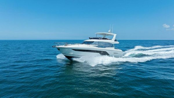 Prestige 590 flybridge image