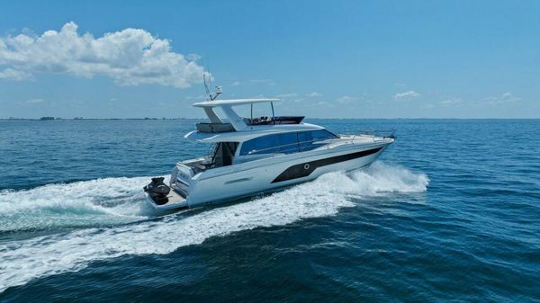 Prestige 590 flybridge image