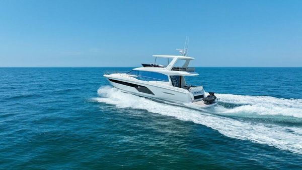 Prestige 590 flybridge image