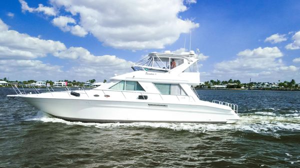 Sea Ray 550 Sedan Bridge
