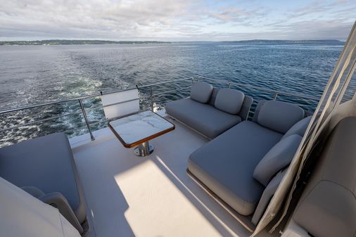 Azimut 60 fly image