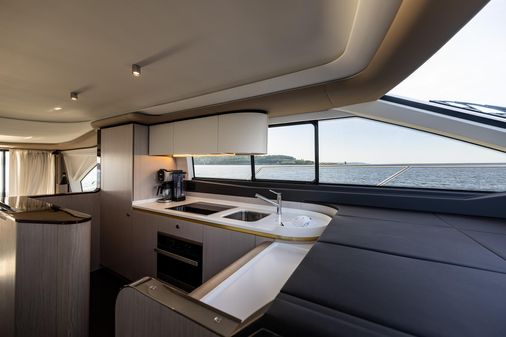 Azimut 60 fly image