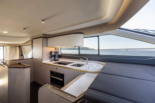 Azimut 60 fly image