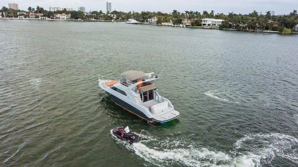 Sea Ray Express Cruiser 