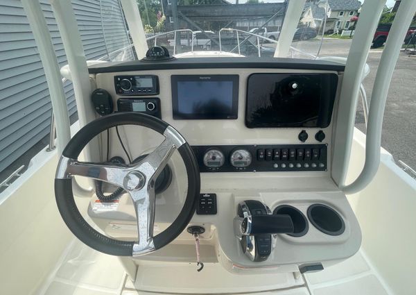 Boston-whaler 240-DAUNTLESS image