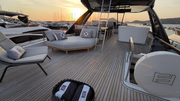 Ferretti Yachts 780 image