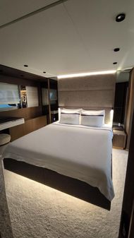 Ferretti Yachts 780 image