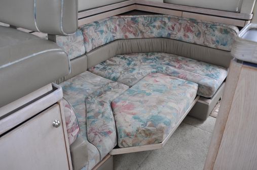 Bayliner 3258 Avanti image