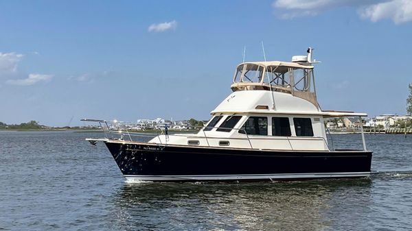 Sabre 36 Flybridge Sedan