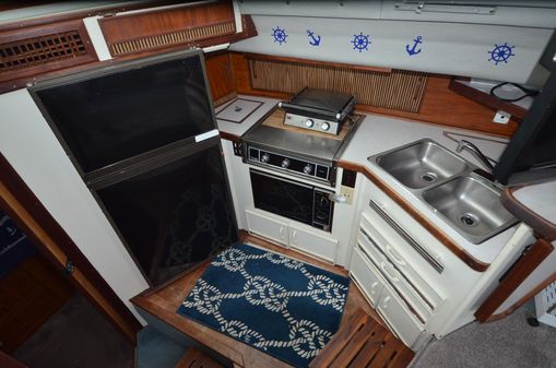 Sea-ray 360-AFT-CABIN image