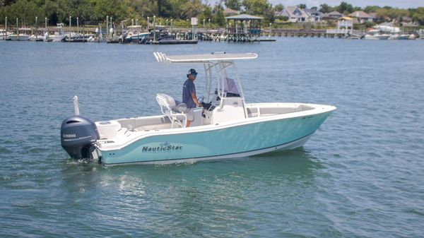 NauticStar 2102 Legacy 