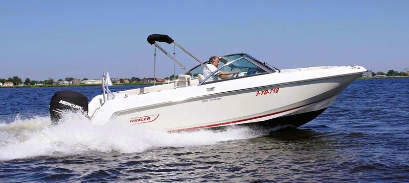 Boston-whaler 230-VANTAGE - main image