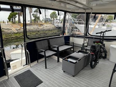 Symbol Cockpit Motor Yacht image