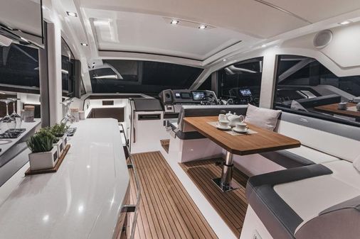 Galeon 425 HTS image