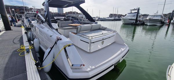 Fairline F-LINE-33 image