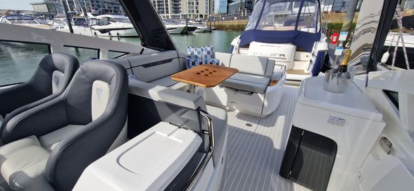 Fairline F-LINE-33 image