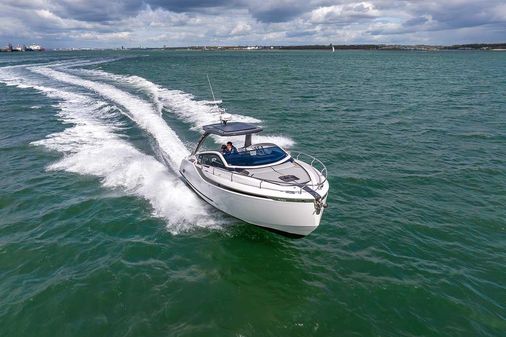 Fairline F-LINE-33 image