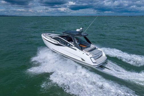 Fairline F-LINE-33 image