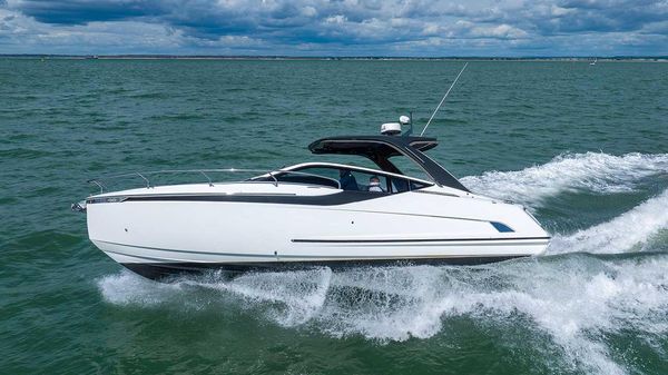 Fairline F//Line 33 