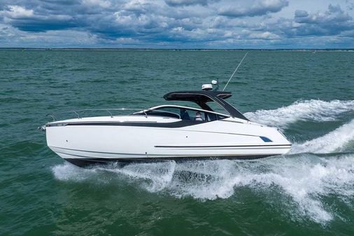 Fairline F-LINE-33 image