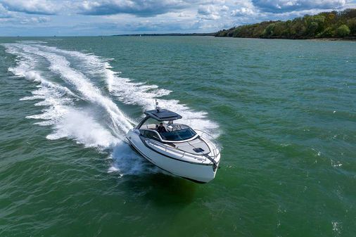 Fairline F-LINE-33 image