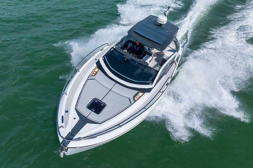 Fairline F-LINE-33 image