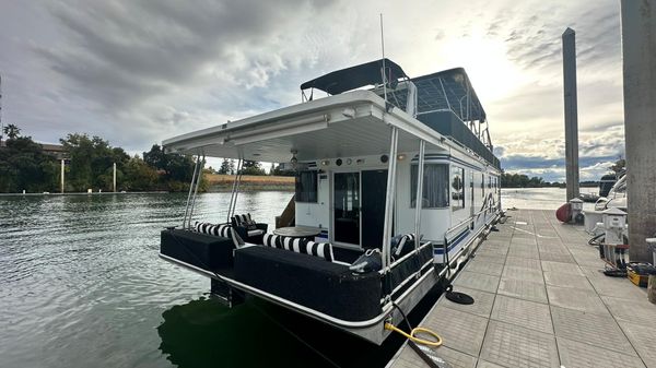 Horizon Houseboat 