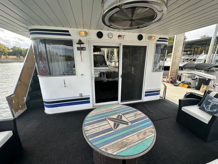 Horizon HOUSEBOAT image