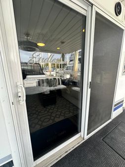 Horizon HOUSEBOAT image