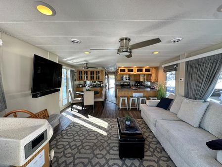 Horizon HOUSEBOAT image