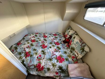 Horizon HOUSEBOAT image