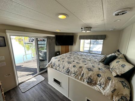 Horizon HOUSEBOAT image