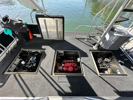 Horizon HOUSEBOAT image