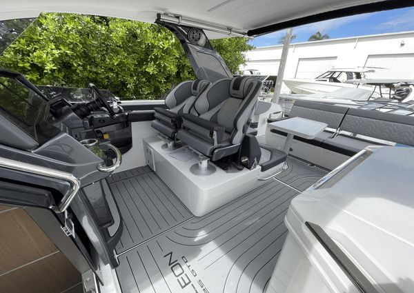 Galeon 325 GTO image