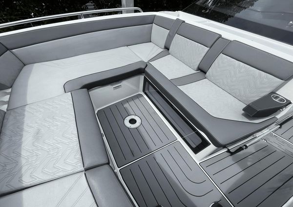 Galeon 325 GTO image