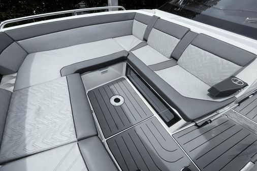 Galeon 325 GTO image