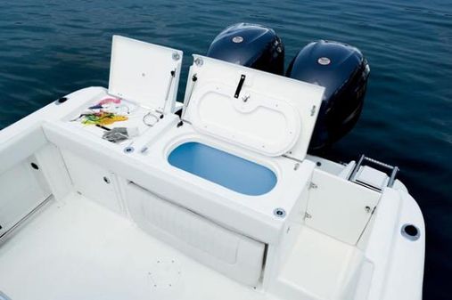 Robalo R260 Center Console image