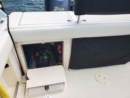 Robalo R260 Center Console image