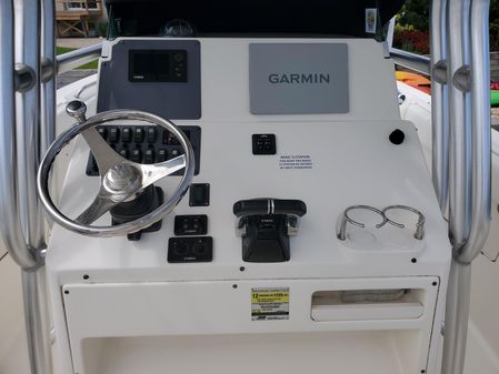 Robalo R260 Center Console image