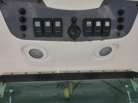 Robalo R260 Center Console image