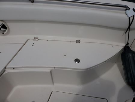 Robalo R260 Center Console image