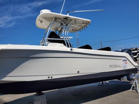 Robalo R260 Center Console image