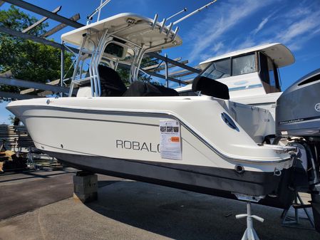 Robalo R260 Center Console image