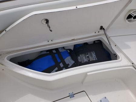 Robalo R260 Center Console image