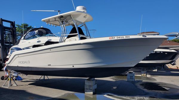 Robalo R260 Center Console 