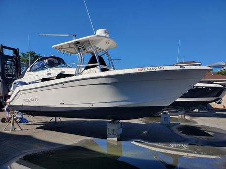 Robalo R260 Center Console image