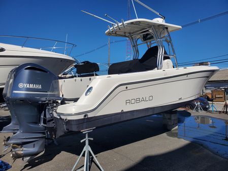 Robalo R260 Center Console image