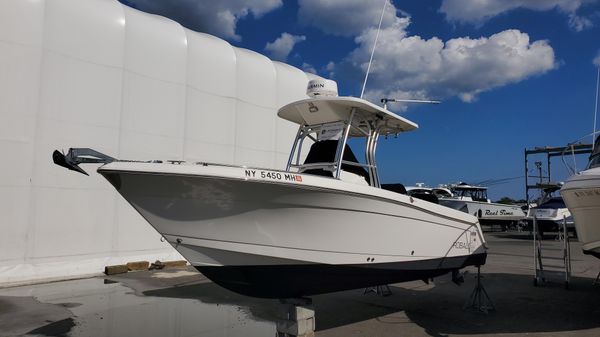 Robalo R260 Center Console 