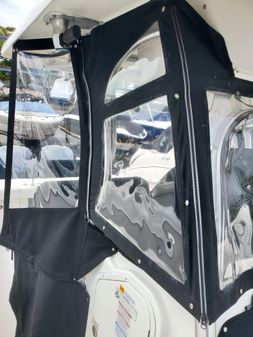 Robalo R260 Center Console image